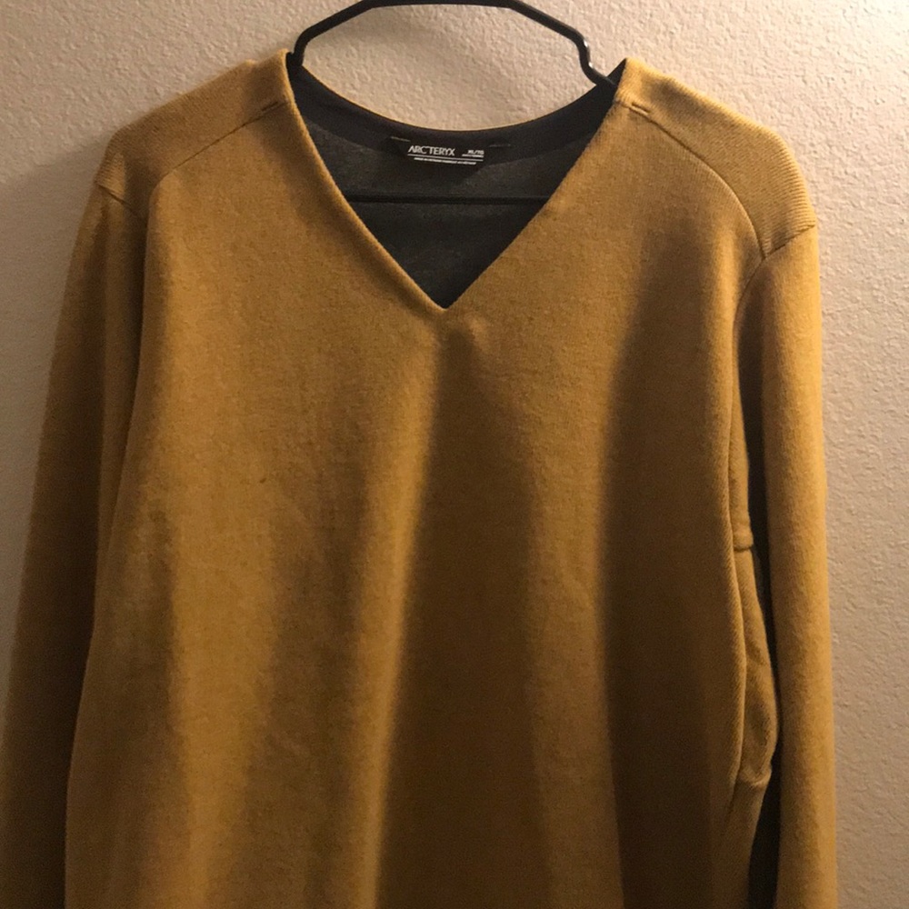 Arcteryx v neck